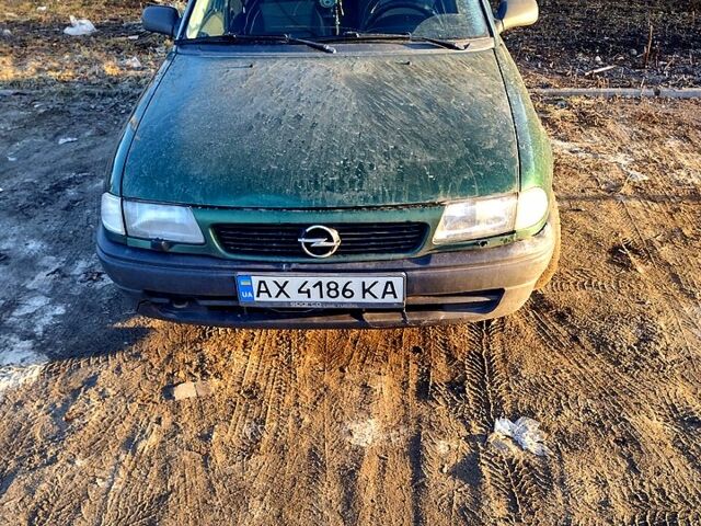 Зелений Опель Астра, об'ємом двигуна 1.4 л та пробігом 279 тис. км за 1350 $, фото 1 на Automoto.ua