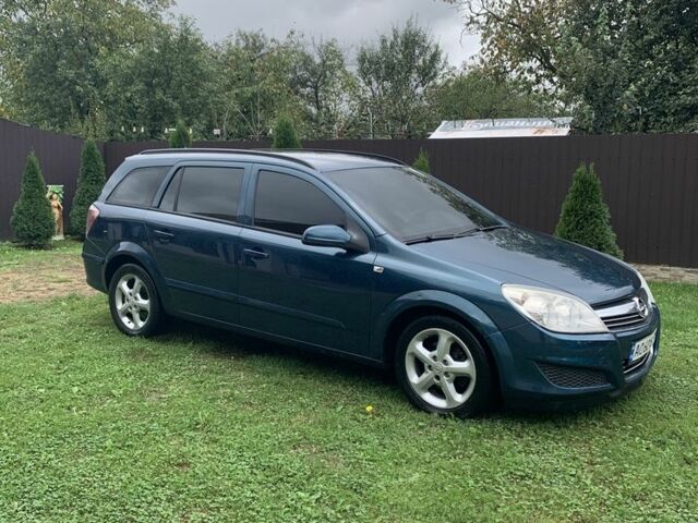 Зеленый Опель Астра, объемом двигателя 1.7 л и пробегом 300 тыс. км за 4500 $, фото 1 на Automoto.ua