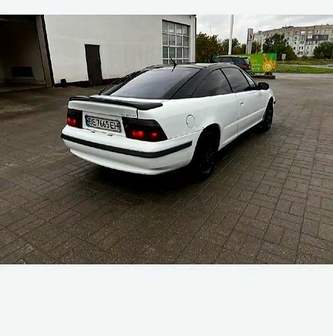 Білий Опель Калібра, об'ємом двигуна 2 л та пробігом 250 тис. км за 1900 $, фото 1 на Automoto.ua