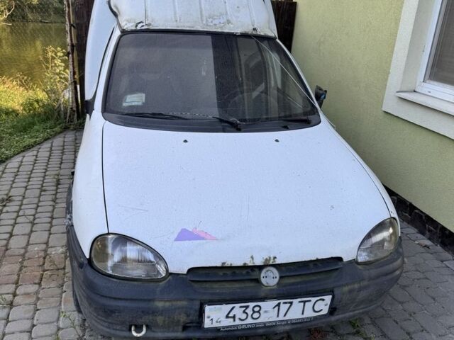 Белый Опель Кампо, объемом двигателя 1.6 л и пробегом 180 тыс. км за 800 $, фото 1 на Automoto.ua