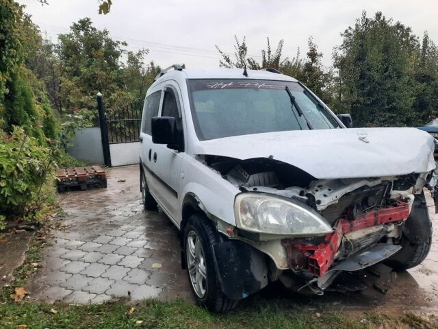 Белый Опель Кампо, объемом двигателя 3 л и пробегом 250 тыс. км за 2350 $, фото 1 на Automoto.ua