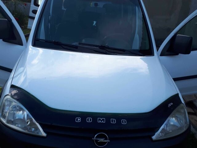 Белый Опель Кампо, объемом двигателя 1.3 л и пробегом 300 тыс. км за 3500 $, фото 1 на Automoto.ua