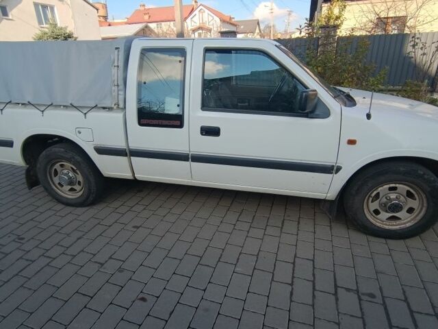 Белый Опель Кампо, объемом двигателя 3.1 л и пробегом 211 тыс. км за 3810 $, фото 1 на Automoto.ua