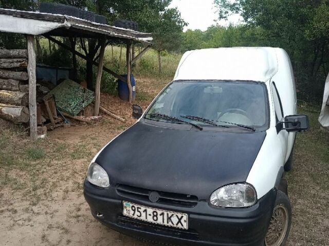 Белый Опель Комбо груз.-пасс., объемом двигателя 0 л и пробегом 300 тыс. км за 750 $, фото 1 на Automoto.ua