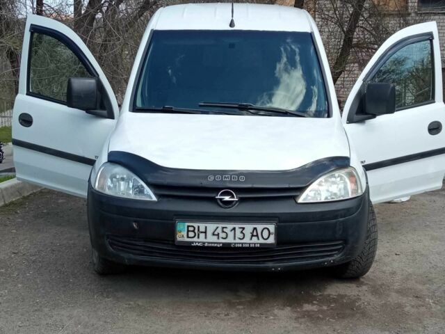Білий Опель Комбо вант.-пас., об'ємом двигуна 1.7 л та пробігом 383 тис. км за 2000 $, фото 1 на Automoto.ua