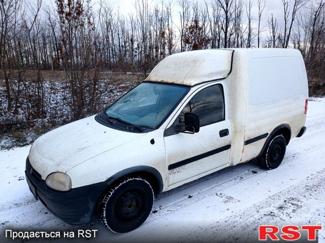 Білий Опель Комбо вант.-пас., об'ємом двигуна 1.4 л та пробігом 2660 тис. км за 1000 $, фото 1 на Automoto.ua