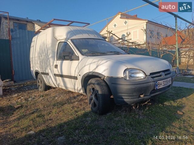 Белый Опель Комбо груз.-пасс., объемом двигателя 1.7 л и пробегом 480 тыс. км за 800 $, фото 1 на Automoto.ua