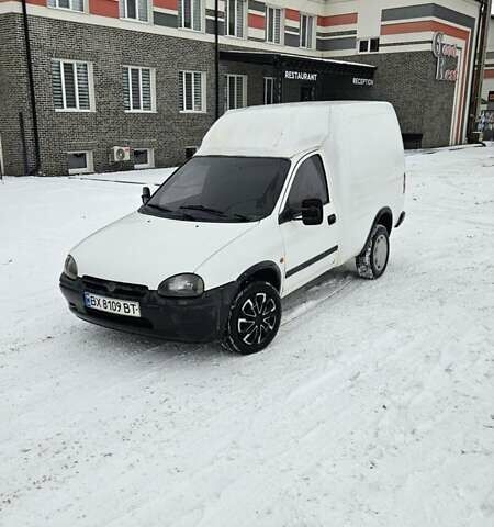 Белый Опель Комбо груз.-пасс., объемом двигателя 1.4 л и пробегом 280 тыс. км за 1450 $, фото 1 на Automoto.ua