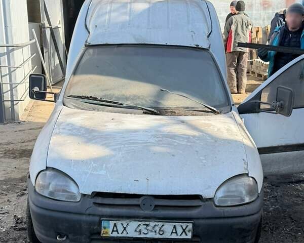 Білий Опель Комбо вант.-пас., об'ємом двигуна 0 л та пробігом 300 тис. км за 500 $, фото 1 на Automoto.ua