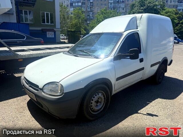 Белый Опель Комбо груз.-пасс., объемом двигателя 1.4 л и пробегом 242 тыс. км за 899 $, фото 1 на Automoto.ua