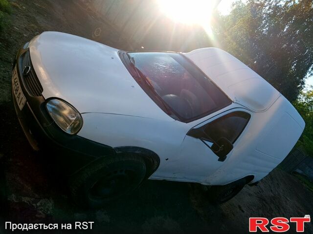 Білий Опель Комбо вант.-пас., об'ємом двигуна 1.6 л та пробігом 2000 тис. км за 1000 $, фото 1 на Automoto.ua