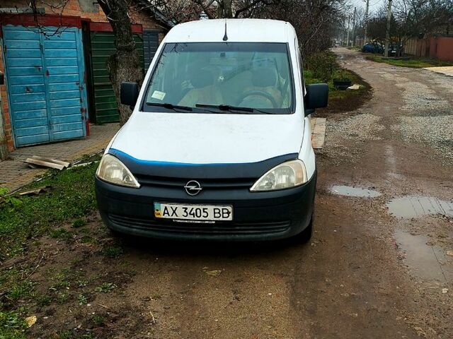 Белый Опель Комбо груз.-пасс., объемом двигателя 1.7 л и пробегом 447 тыс. км за 3000 $, фото 1 на Automoto.ua