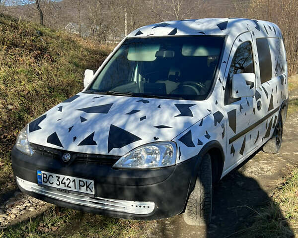 Белый Опель Комбо груз.-пасс., объемом двигателя 1.69 л и пробегом 500 тыс. км за 2500 $, фото 1 на Automoto.ua