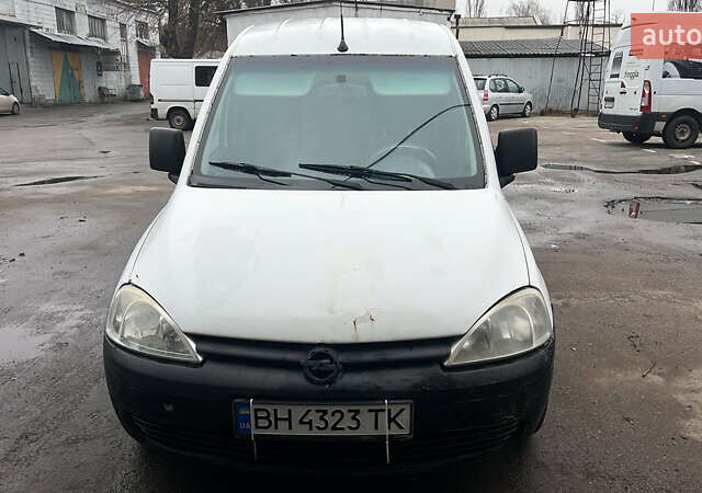 Білий Опель Комбо вант.-пас., об'ємом двигуна 1.7 л та пробігом 270 тис. км за 1700 $, фото 1 на Automoto.ua