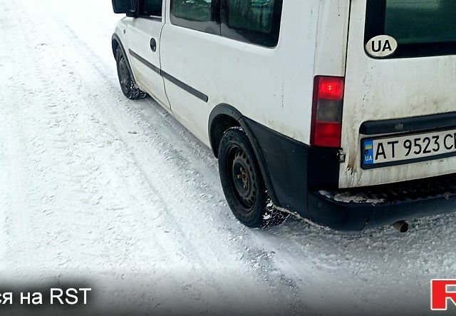 Белый Опель Комбо груз.-пасс., объемом двигателя 1.7 л и пробегом 430 тыс. км за 2400 $, фото 1 на Automoto.ua