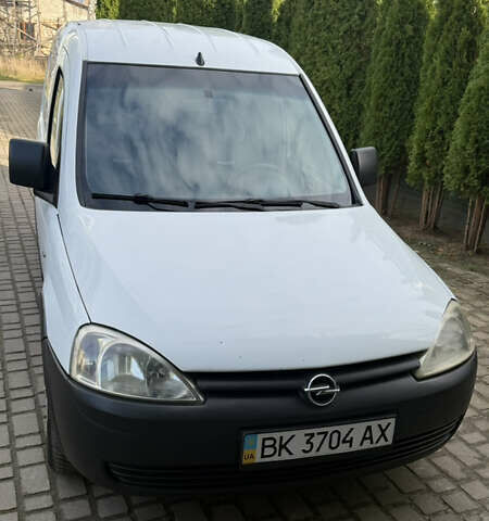 Белый Опель Комбо груз.-пасс., объемом двигателя 1.6 л и пробегом 219 тыс. км за 3999 $, фото 1 на Automoto.ua