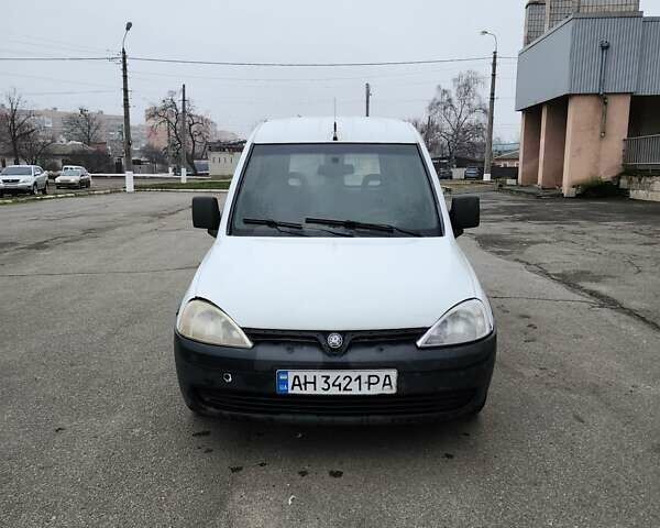 Білий Опель Комбо вант.-пас., об'ємом двигуна 1.3 л та пробігом 303 тис. км за 1850 $, фото 1 на Automoto.ua