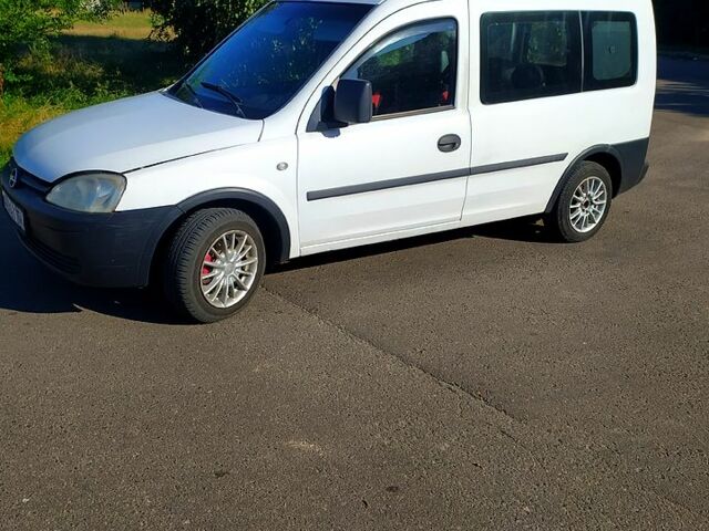 Білий Опель Комбо вант.-пас., об'ємом двигуна 1.3 л та пробігом 32000 тис. км за 3900 $, фото 1 на Automoto.ua