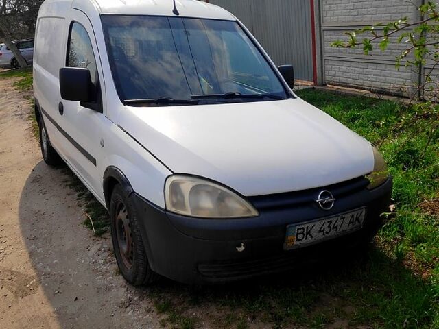 Белый Опель Комбо груз.-пасс., объемом двигателя 1.3 л и пробегом 250 тыс. км за 1500 $, фото 1 на Automoto.ua