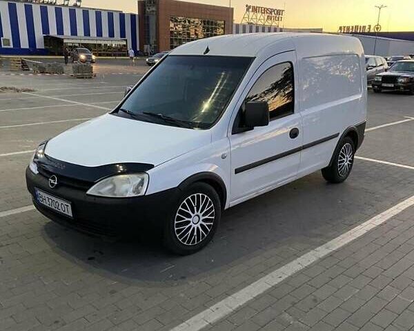 Белый Опель Комбо груз.-пасс., объемом двигателя 1.3 л и пробегом 260 тыс. км за 4000 $, фото 1 на Automoto.ua