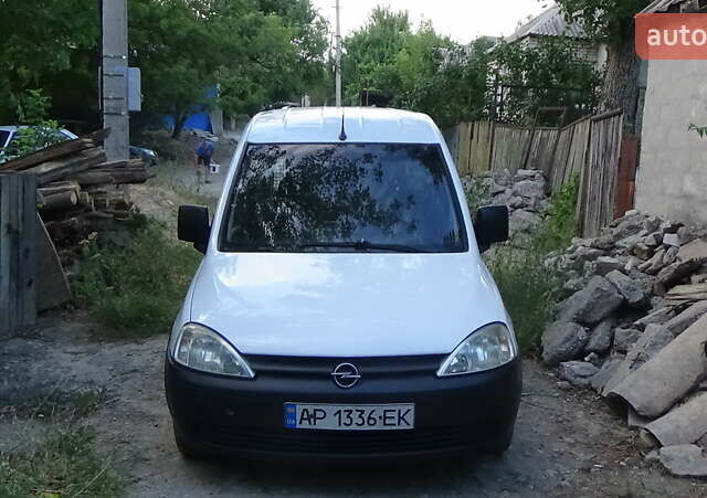 Белый Опель Комбо груз.-пасс., объемом двигателя 1.4 л и пробегом 280 тыс. км за 2950 $, фото 1 на Automoto.ua