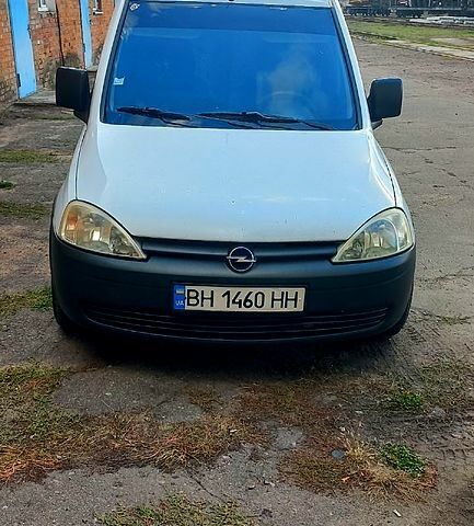 Белый Опель Комбо груз.-пасс., объемом двигателя 1.2 л и пробегом 150 тыс. км за 2900 $, фото 1 на Automoto.ua