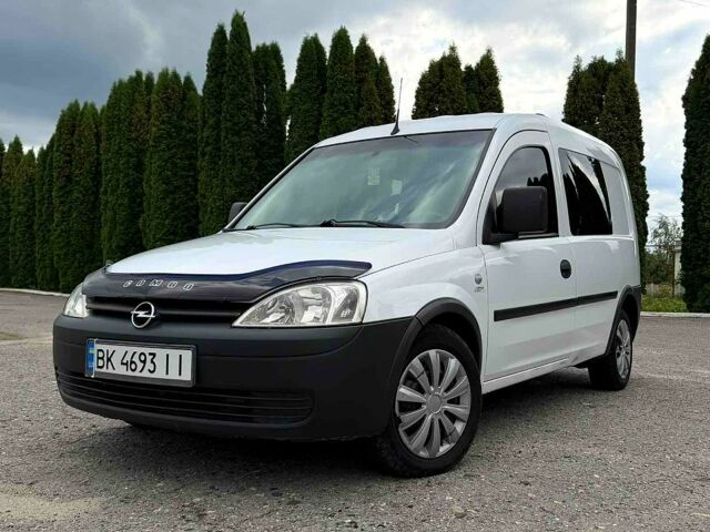 Белый Опель Комбо груз.-пасс., объемом двигателя 1.3 л и пробегом 308 тыс. км за 3500 $, фото 1 на Automoto.ua