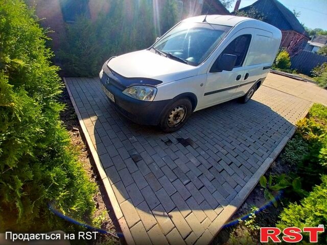 Белый Опель Комбо груз.-пасс., объемом двигателя 1.3 л и пробегом 257 тыс. км за 3200 $, фото 1 на Automoto.ua
