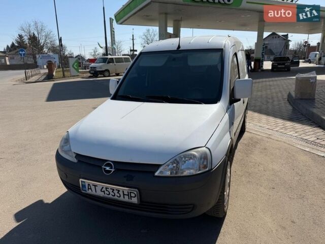 Белый Опель Комбо груз.-пасс., объемом двигателя 1.25 л и пробегом 280 тыс. км за 3500 $, фото 1 на Automoto.ua