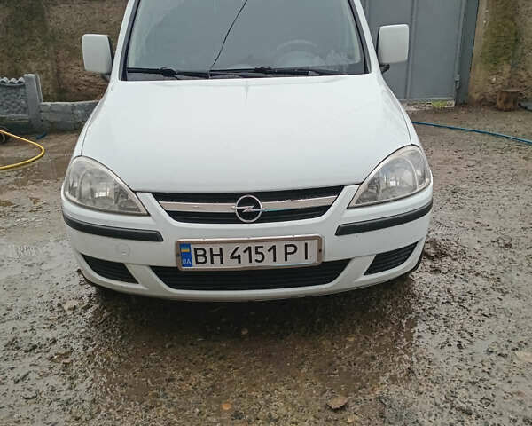Белый Опель Комбо груз.-пасс., объемом двигателя 1.3 л и пробегом 221 тыс. км за 3500 $, фото 1 на Automoto.ua