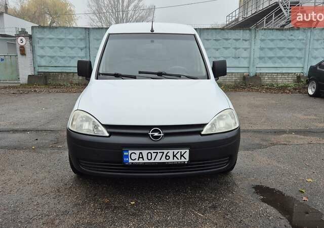 Білий Опель Комбо вант.-пас., об'ємом двигуна 1.69 л та пробігом 232 тис. км за 3750 $, фото 1 на Automoto.ua