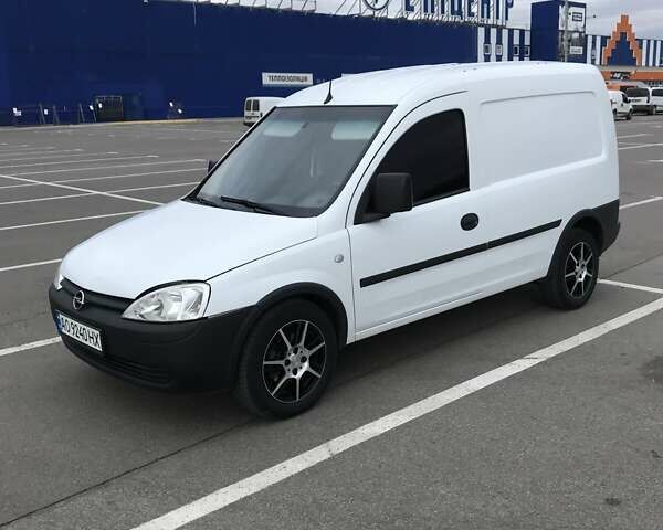 Белый Опель Комбо груз.-пасс., объемом двигателя 1.2 л и пробегом 154 тыс. км за 3800 $, фото 1 на Automoto.ua