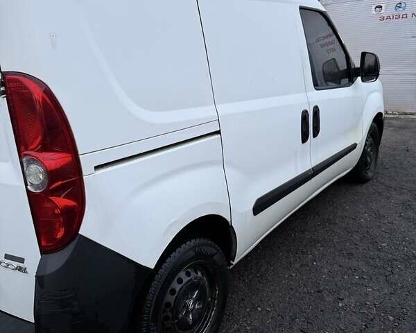 Белый Опель Комбо груз.-пасс., объемом двигателя 1.2 л и пробегом 348 тыс. км за 4300 $, фото 1 на Automoto.ua