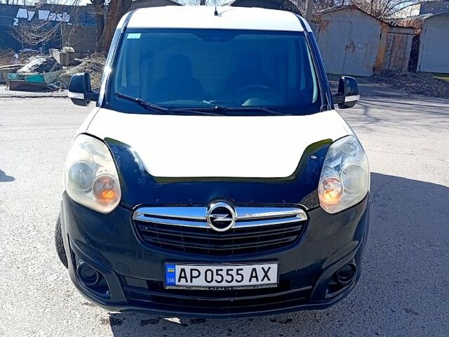Белый Опель Комбо груз.-пасс., объемом двигателя 1.2 л и пробегом 254 тыс. км за 4800 $, фото 1 на Automoto.ua