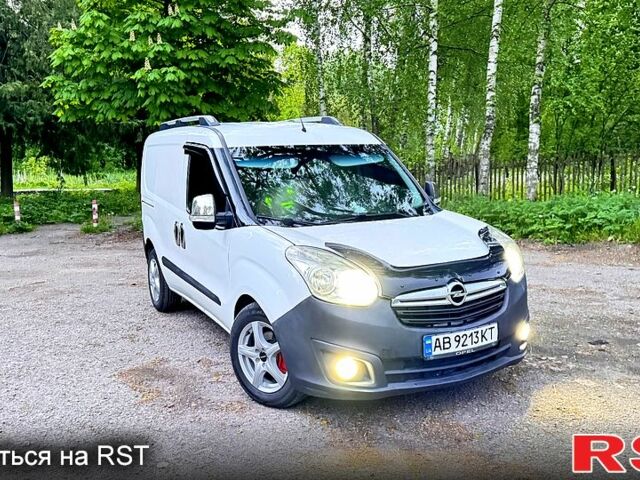 Білий Опель Комбо вант.-пас., об'ємом двигуна 1.2 л та пробігом 197 тис. км за 8300 $, фото 1 на Automoto.ua