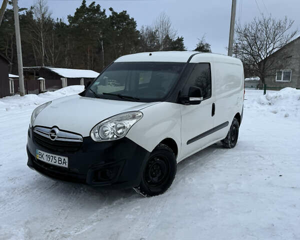 Белый Опель Комбо груз.-пасс., объемом двигателя 1.25 л и пробегом 350 тыс. км за 4450 $, фото 1 на Automoto.ua