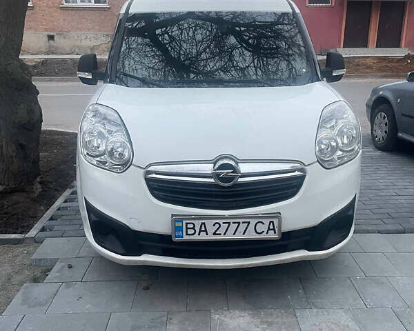 Белый Опель Комбо груз.-пасс., объемом двигателя 1.3 л и пробегом 260 тыс. км за 6300 $, фото 1 на Automoto.ua