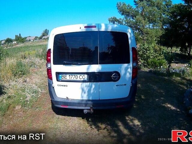 Белый Опель Комбо груз.-пасс., объемом двигателя 1.2 л и пробегом 0 тыс. км за 6000 $, фото 1 на Automoto.ua