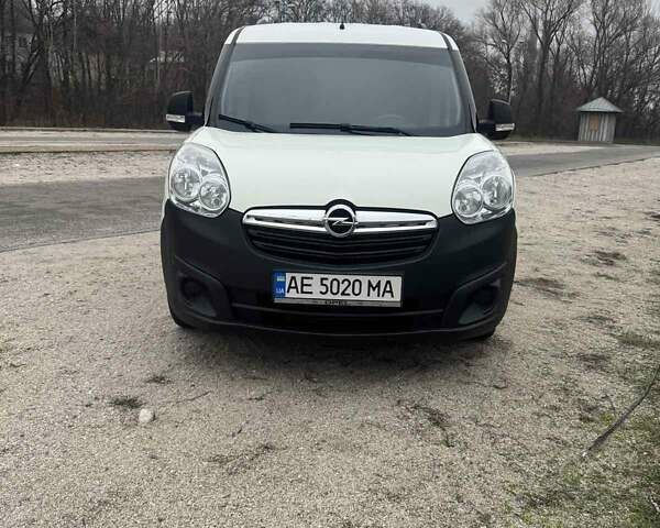 Белый Опель Комбо груз.-пасс., объемом двигателя 1.25 л и пробегом 292 тыс. км за 5500 $, фото 1 на Automoto.ua