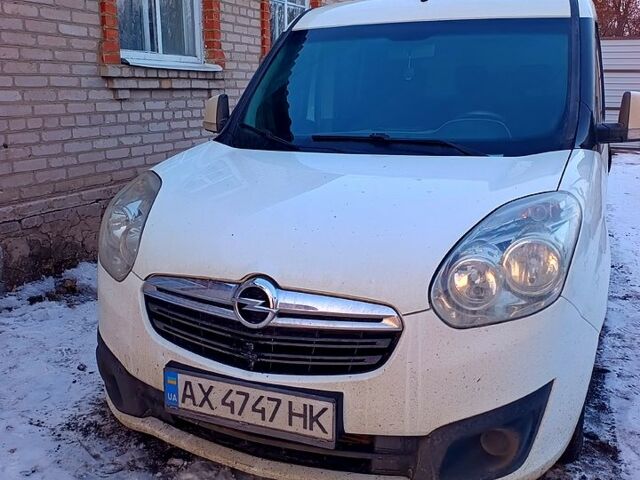 Белый Опель Комбо груз.-пасс., объемом двигателя 16 л и пробегом 300 тыс. км за 10800 $, фото 1 на Automoto.ua