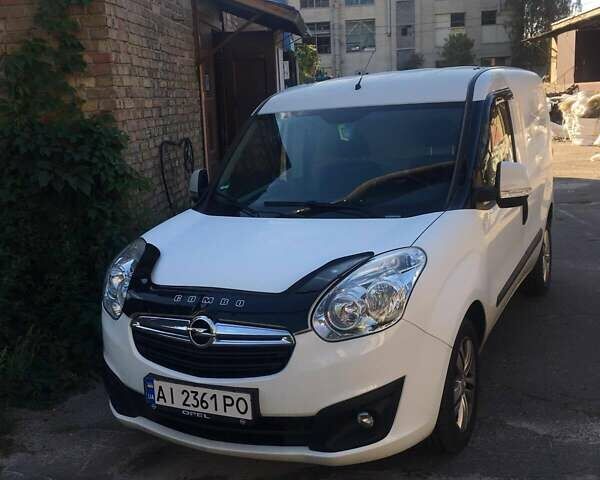 Белый Опель Комбо груз.-пасс., объемом двигателя 1.25 л и пробегом 260 тыс. км за 8900 $, фото 1 на Automoto.ua
