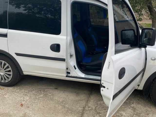 Білий Опель Комбо вант.-пас., об'ємом двигуна 1.3 л та пробігом 280 тис. км за 4500 $, фото 1 на Automoto.ua