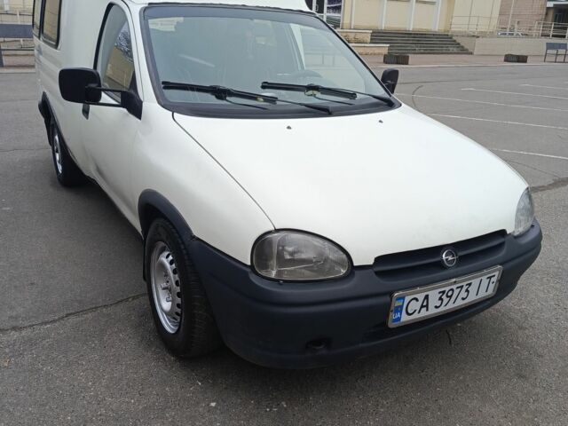 Білий Опель Комбо вант.-пас., об'ємом двигуна 1.7 л та пробігом 190 тис. км за 1700 $, фото 1 на Automoto.ua