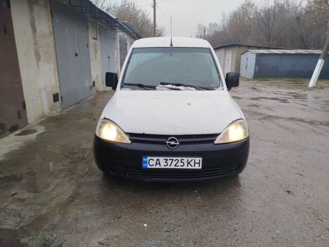 Білий Опель Комбо вант.-пас., об'ємом двигуна 1.7 л та пробігом 220 тис. км за 2300 $, фото 1 на Automoto.ua