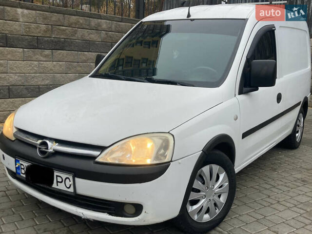 Белый Опель Комбо груз.-пасс., объемом двигателя 1.2 л и пробегом 262 тыс. км за 3000 $, фото 1 на Automoto.ua
