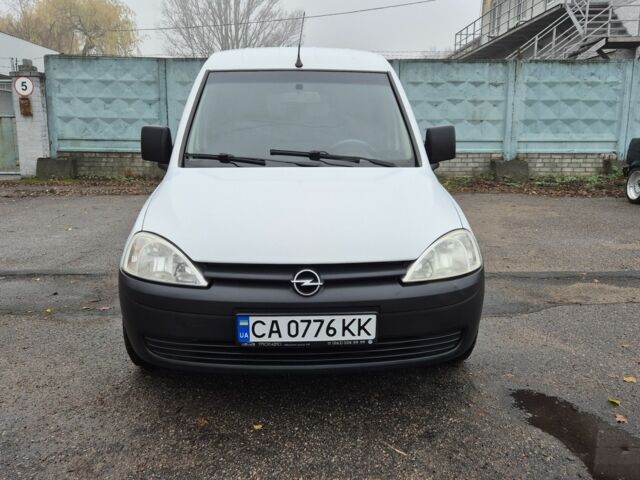 Белый Опель Комбо груз.-пасс., объемом двигателя 1.7 л и пробегом 232 тыс. км за 3750 $, фото 1 на Automoto.ua