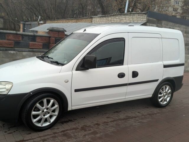 Белый Опель Комбо груз.-пасс., объемом двигателя 1.3 л и пробегом 160 тыс. км за 1422 $, фото 1 на Automoto.ua