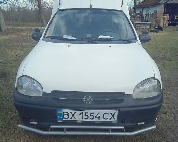 Белый Опель Комбо груз.-пасс., объемом двигателя 1.4 л и пробегом 450 тыс. км за 1250 $, фото 1 на Automoto.ua