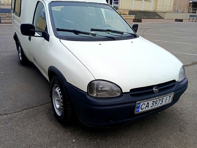 Білий Опель Комбо вант.-пас., об'ємом двигуна 1.7 л та пробігом 190 тис. км за 1700 $, фото 1 на Automoto.ua