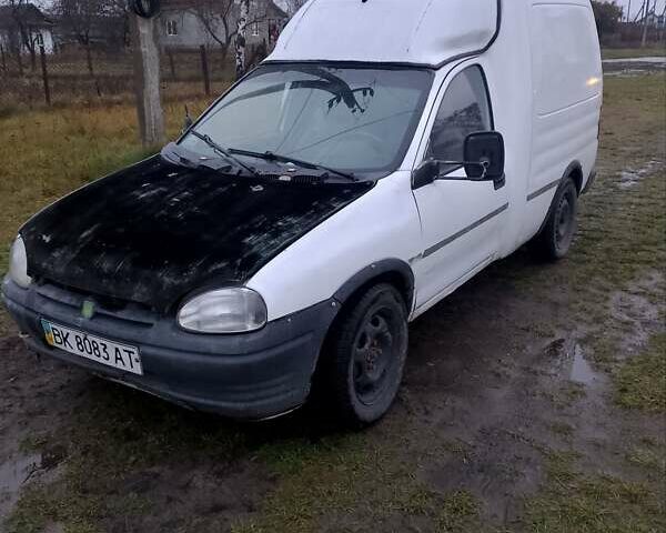 Белый Опель Комбо груз.-пасс., объемом двигателя 1.7 л и пробегом 218 тыс. км за 950 $, фото 1 на Automoto.ua